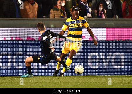 Woyo Coulibaly (Parma) ostacolato da Adam Nagy (Pisa) durante la partita di calcio italiana Serie B AC Pisa vs Parma Calcio il 22 febbraio 2022 all'Arena Garibaldi di Pisa (Foto di Gabriele Masotti/LiveMedia/NurPhoto) Foto Stock