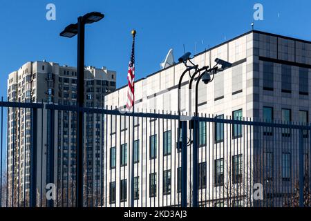 L'edificio dell'Ambasciata DEGLI STATI UNITI rimane vuoto in quanto il personale diplomatico è stato ordinato di lasciare l'Ucraina Kiev, Ucraina il 23 febbraio 2022. (Foto di Dominika Zarzycka/NurPhoto) Foto Stock