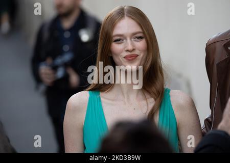 Larsen Thompson è visto arrivare alla sfilata Alberta Ferretti durante la settimana della moda di Milano Autunno/Inverno 2022/2023 il 23 febbraio 2022 a Milano. (Foto di Cinzia Camela/LiveMedia/NurPhoto) Foto Stock