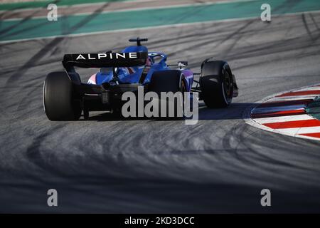 31 Esteban OCON, BTW Alpine F1 Team, A522, azione durante i test invernali di Formula 1 sul circuito di Barcellona - Catalunya il 24 febbraio 2022 a Barcellona, Spagna. (Foto di Xavier Bonilla/NurPhoto) Foto Stock
