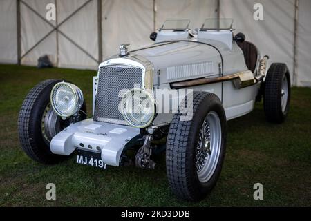 Speciale Wolseley Hornet 1932 ‘MJ 4197’ in mostra al Race Day Airshow tenutosi a Shuttleworth il 2nd ottobre 2022 Foto Stock