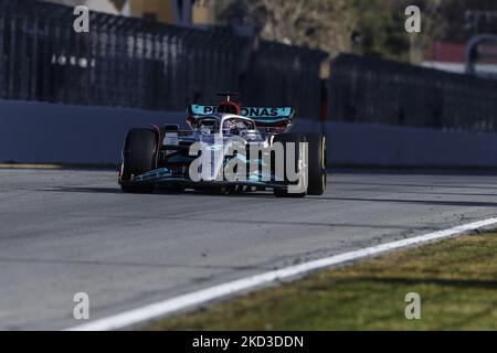 44 Lewis Hamilton, Mercedes AMG Petronas Formula uno Team, W13, azione durante i test invernali di Formula 1 sul circuito di Barcellona - Catalunya il 24 febbraio 2022 a Barcellona, Spagna. (Foto di Xavier Bonilla/NurPhoto) Foto Stock