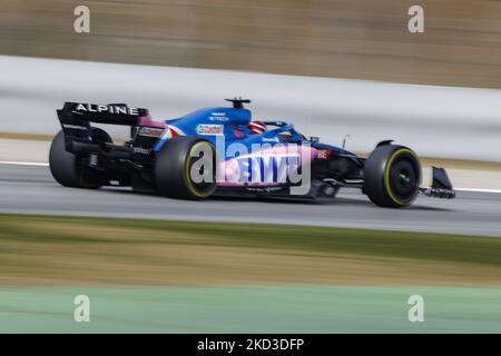 31 Esteban OCON, BTW Alpine F1 Team, A522, azione durante i test invernali di Formula 1 sul circuito di Barcellona - Catalunya il 24 febbraio 2022 a Barcellona, Spagna. (Foto di Xavier Bonilla/NurPhoto) Foto Stock