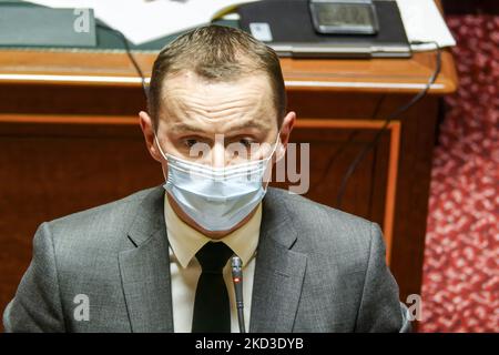 Il Ministro francese dell'azione pubblica e dei conti Olivier Dussopt parla durante l'ultima sessione di interrogazioni al governo al Senato francese prima delle elezioni presidenziali francesi - 23 febbraio 2022 (Foto di Daniel Pier/NurPhoto) Foto Stock