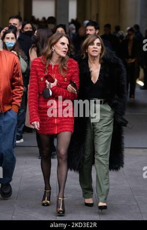 Anna dello Russo e Karin Roitfeld sono presenti dopo la sfilata di moda Emporio Armani durante la Fashion Week di Milano Autunno/Inverno 2022/2023 del 24 febbraio 2022 a Milano. (Foto di Cinzia Camela/LiveMedia/NurPhoto) Foto Stock