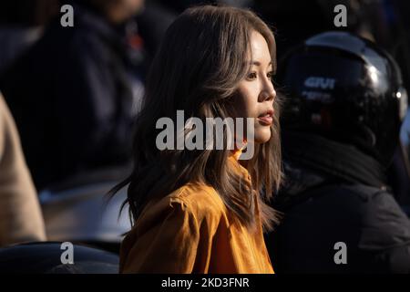 Ospite è visto alla sfilata di moda di Tod durante la settimana della moda di Milano Autunno/Inverno 2022/2023 del 25th febbraio 2022 a Milano. (Foto di Cinzia Camela/LiveMedia/NurPhoto) Foto Stock