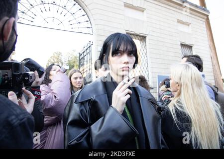 Ospite è visto alla sfilata di moda di Tod durante la settimana della moda di Milano Autunno/Inverno 2022/2023 del 25th febbraio 2022 a Milano. (Foto di Cinzia Camela/LiveMedia/NurPhoto) Foto Stock