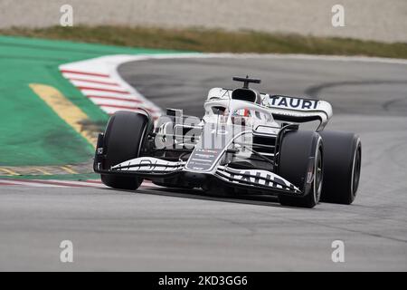 Pierre Gasly di Francia guida la (10) Scuderia AlphaTauri AT03 Honda durante il giorno tre del F1 Test sul circuito di Barcellona-Catalunya il 24 febbraio 2022 a Barcellona, Spagna. (Foto di Jose Breton/Pics Action/NurPhoto) Foto Stock