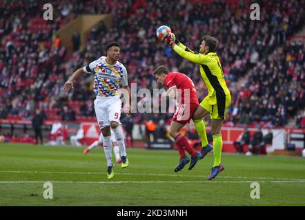 Andreas Luthe di Union Berlin e Karim Onisiwo di Mainz Karim Onisiwo durante Union Berlin contro FSV Mainz 05, Bundesliga tedesca, allo Stadion an der Alten Försterei di Berlino, Germania il 26 febbraio 2022. (Foto di Ulrik Pedersen/NurPhoto) Foto Stock