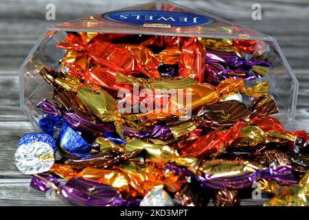 Cairo, Egitto, novembre 1 2022: Gioielli Galaxy latte assortito e cioccolatini scuro pezzi pacchetto con classici come seta liscia, caramello croccante a squisito Foto Stock