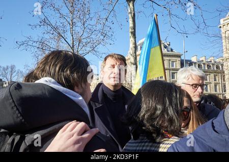 L'Europa francese Ecologie Les Verts (EELV) candidato del partito per le elezioni presidenziali del 2022 Yannick Jadot partecipa a una manifestazione contro l'invasione russa dell'Ucraina, a Place de la Republique a Parigi, il 26 febbraio 2022. (Foto di Adnan Farzat/NurPhoto) Foto Stock