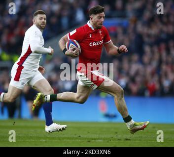 Alex Cuthbert del Galles fa il suo tetto di 50th per il Galles durante la partita Guinness Six Nations tra Inghilterra e Galles, al Twickenham Stadium il 26th febbraio 2022 a Londra, Inghilterra (Photo by Action Foto Sport/NurPhoto) Foto Stock