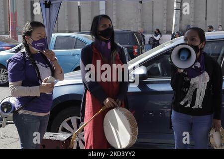 Gruppi femministi e membri dell'Observatorio ciudadano Nacional del Feminicidio si manifestano fuori dal Reclusorio Oriente a Iztapalapa, Città del Messico, in rifiuto e indignazione per il rilascio di Vincent 'N', accusato del femminicidio di Lucía Delgado Hernández, 35 anni, avvenuto il 4 marzo 2021 nel quartiere Condesa. (Foto di Gerardo Vieyra/NurPhoto) Foto Stock