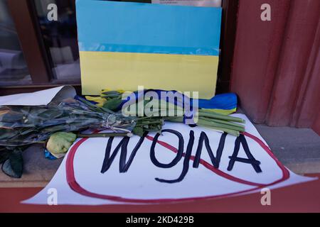 Gli aiuti umanitari destinati alle persone in Ucraina hanno lasciato il consolato ucraino a Wroclaw, Polonia, per Kiev, il 1 marzo 2022. (Foto di Krzysztof Zatycki/NurPhoto) Foto Stock