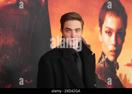 Robert Pattinson partecipa alla prima mondiale di 'The Batman' al Lincoln Center Josie Robertson Plaza martedì 1 marzo 2022 a New York. (Foto di John Nacion/NurPhoto) Foto Stock