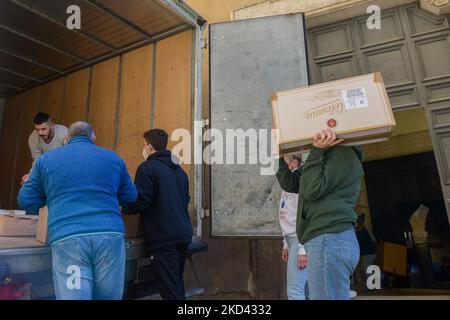 Partenza delle necessità di base per aiutare il popolo ucraino, il convoglio umanitario si dirigette verso Siret, una città rumena al confine con l'Ucraina, a Rieti, il 2 marzo 2022 (Foto di Riccardo Fabi/NurPhoto) Foto Stock