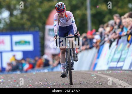 L'olandese Denise Betsema è stato raffigurato in azione durante la gara femminile d'élite ai Campionati europei di ciclismo di ciclocross, sabato 05 novembre 2022, a Namur, Belgio. FOTO DI BELGA DAVID PINTENS Foto Stock