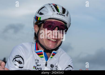 L'olandese Marianne Vos, nella foto, dopo la gara femminile d'élite ai Campionati europei di ciclismo in bicicletta, sabato 05 novembre 2022, a Namur, in Belgio. FOTO DI BELGA DAVID PINTENS Foto Stock