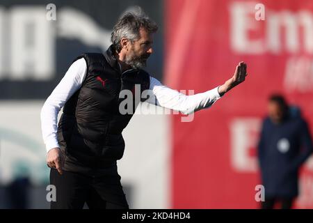 Maurizio Ganz (AC Milan) gesti durante il calcio italiano Serie A Women Match AC Milan vs Napoli Femminile il 06 marzo 2022 allo stadio Vismara di Milano (Photo by Francesco Scaccianoce/LiveMedia/NurPhoto) Foto Stock