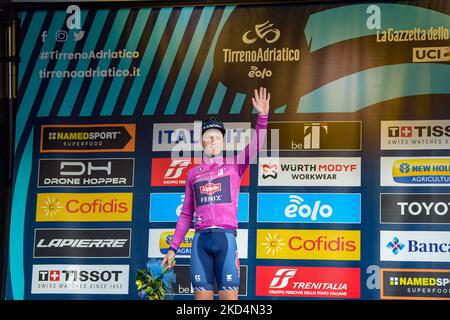 La terza tappa del Tirreno Adriatica da Murlo a Terni, vinta da Ewan Caleb. A Terni, 9 marzo 2022. (Foto di Riccardo Fabi/NurPhoto) Foto Stock