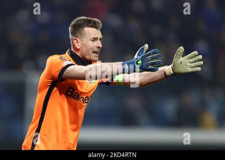 Lukas Hradecky (Bayer 04 Leverkusen) gesti durante la partita di calcio Europa League Atalanta BC vs Bayer Leverkusen il 10 marzo 2022 allo stadio Gewiss di Bergamo (Foto di Francesco Scaccianoce/LiveMedia/NurPhoto) Foto Stock