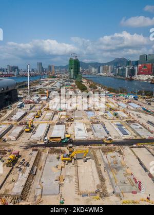 L'impianto di isolamento della comunità è stato costruito vicino al terminal delle navi da crociera di kai Tak, a Hong Kong, Cina, il 11 marzo 2022. (Foto di Marc Fernandes/NurPhoto) Foto Stock