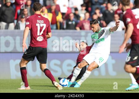 Gianluca Scamacca di US SASSUOLO in azione durante la Serie A match tra US Salernitana e US Sassuolo allo Stadio Arechi il 12 marzo 2022 a Salerno, Italia. (Foto di Luca Amedeo Bizzarri/LiveMedia/NurPhoto) Foto Stock