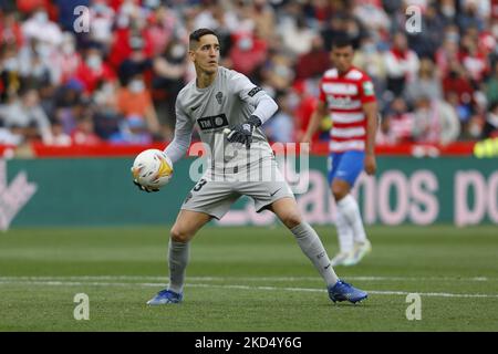 Edgar Badia, di Elche CF durante la partita la Liga tra Granada CF e Elche CF allo stadio Nuevo Los Carmenes il 12 marzo 2022 a Granada, Spagna. (Foto di Ãlex CÃ¡mara/NurPhoto) Foto Stock