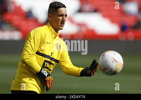 Edgar Badia, di Elche CF durante la partita la Liga tra Granada CF e Elche CF allo stadio Nuevo Los Carmenes il 12 marzo 2022 a Granada, Spagna. (Foto di Ãlex CÃ¡mara/NurPhoto) Foto Stock