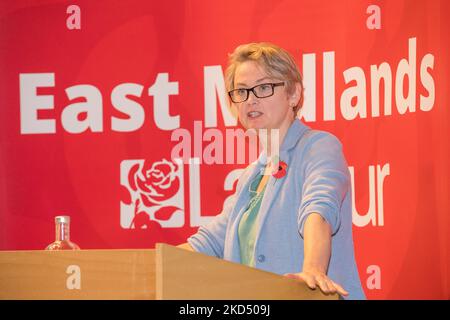 Yvette Cooper MP, Segretario Shadow Home, intervenendo alla Conferenza del Partito laburista delle East Midlands Foto Stock
