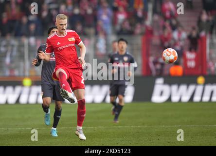 Timo Baumgartl di Union Berlin controlla la palla durante Union Berlin contro VfB Stuttgart, ad an der Alten Försterei, Berlino, Germania il 12 marzo 2022. (Foto di Ulrik Pedersen/NurPhoto) Foto Stock