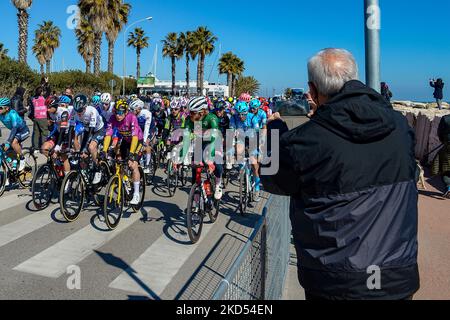 Inizio dell'ultima tappa del Tirreno Adriatico da San Benedetto del Tronto, a San Benedetto, Ascoli, Italia, il 13 marzo, 2022. (Foto di Riccardo Fabi/NurPhoto) Foto Stock