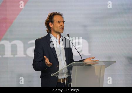 Il candidato presidenziale di Centro destra Federico Gutierrez durante il primo dibattito dopo le elezioni preliminari a Bogotà, in Colombia, il 14 marzo 2022. Petro, della coalizione di sinistra 'Patto Historico', ha ottenuto il maggior numero di voti durante la consultazione preliminare durante le elezioni congressuali. (Foto di Sebastian Barros/NurPhoto) Foto Stock