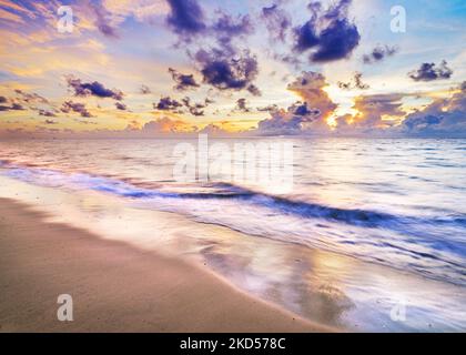 Bellissima Alba Hollywood Beach, Alba alba al Beach Miami, Florida del Sud, Stati Uniti Foto Stock