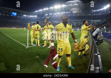 I giocatori di Villarreal festeggiano la vittoria dopo la partita della UEFA Champions League di sedici partite di seconda tappa tra Juventus e Villarreal CF allo Stadio Juventus il 16 marzo 2022 a Torino. (Foto di Jose Breton/Pics Action/NurPhoto) Foto Stock