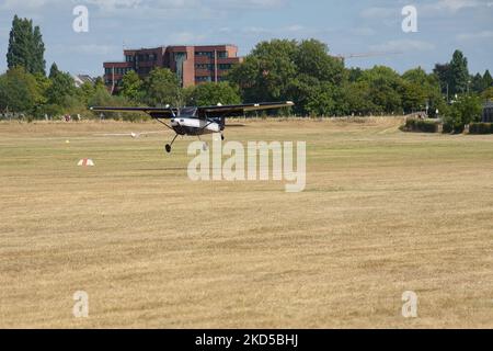 Flugtage - Air Show Wesel. Acrobazie veloci, velivoli vintage reali, modelli enormi e dimostrazioni spettacolari. Foto Stock