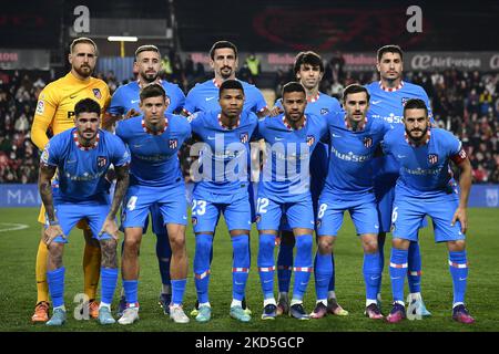 Linea atletica (R-L) Jan Oblak, Hector Herrera, Stefan Savic, Joao Felix, Jose Maria Gimenez, Rodrigo de Paul, Marcos Llorente, Reinildo Mandava, Renan Lodi, Antoine Griezmann, Koke Resurreccion durante la partita di LaLiga Santander tra Rayo Vallecano e Club Atletico de Madrid a campo de Futbol de Vallecas il 19 marzo 2022 a Madrid, Spagna. (Foto di Jose Breton/Pics Action/NurPhoto) Foto Stock