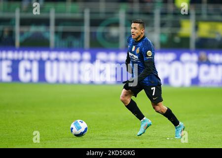 Alexis Sanchez (FC Inter) durante il campionato italiano Serie Una partita di calcio tra FC Internazionale e ACF Fiorentina il 19 marzo 2022 allo stadio Giuseppe Meazza di Milano. (Foto di Luca Rossini/NurPhoto) Foto Stock