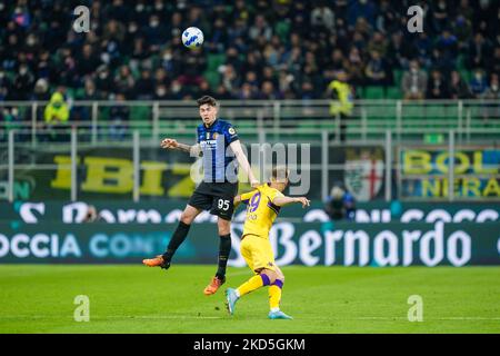 Alessandro Bastoni (FC Inter) durante il campionato italiano Serie Una partita di calcio tra FC Internazionale e ACF Fiorentina il 19 marzo 2022 allo stadio Giuseppe Meazza di Milano. (Foto di Luca Rossini/NurPhoto) Foto Stock