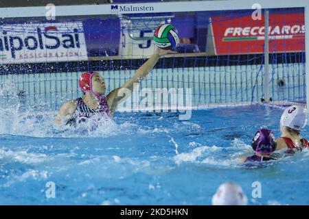 Fabiana Sparano (CSS Verona) durante la partita di waterpolo della Coppa Italia SIS Roma vs CSS Verona il 19 marzo 2022 al Polo Acquatico Frecciarossa di Roma (Photo by Luigi Mariani/LiveMedia/NurPhoto) Foto Stock