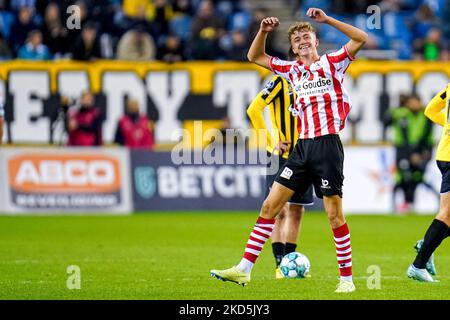 ARNHEM, PAESI BASSI - 5 NOVEMBRE: Sven Mijnans di Sparta Rotterdam festeggia dopo aver segnato il secondo gol della sua squadra durante la partita olandese di Eredivie tra Vitesse e Sparta Rotterdam al Gelredome il 5 novembre 2022 ad Arnhem, Paesi Bassi (Foto di Rene Nijhuis/Orange Pictures) Foto Stock