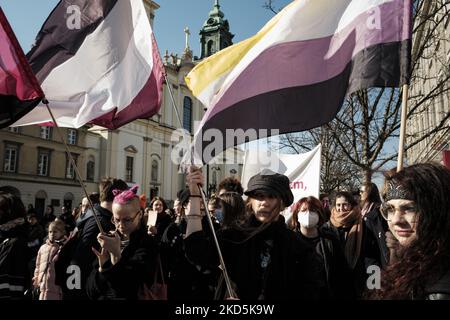 Femministe per i diritti delle donne e contro il razzismo - in particolare quella sul confine polacco. ''Manifaa'' - un rally femminile annuale si è svolto a Varsavia, in Polonia, il 20 marzo 2022 (Foto di Piotr Lapinski/NurPhoto) Foto Stock