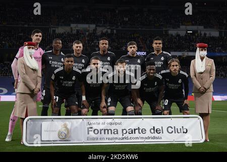 Line up Real Madrid (R-L) Thibaut Courtois, David Alaba, toni Kroos, Eder Militao, Federico Valverde, Casemiro, Rodrygo, Daniel Carvajal, Nacho Fernandez, Vinicius Junior, Luka Modric durante la partita la Liga Santander tra il Real Madrid CF e il FC Barcelona all'Estadio Santiago Bernabeu il 20 marzo 2022 a Madrid, Spagna. (Foto di Jose Breton/Pics Action/NurPhoto) Foto Stock