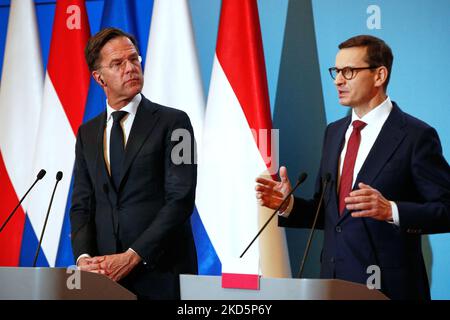 Visita del PM olandese Mark Rutte con il PM Mateusz Morawiecki a Varsavia, Polonia, il 21 marzo 2022. (Foto di Str/NurPhoto) Foto Stock