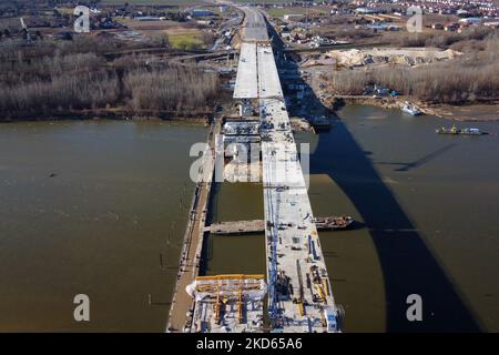Una vista drone di Anna Jagiellon (Sud) costruzione del ponte, a Varsavia, Polonia il 5 febbraio 2020 (Foto di Mateusz Wlodarczyk/NurPhoto) Foto Stock