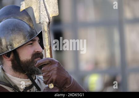 Un re-enactor a Hawick Sabato 26 Marzo 2022 al 17th Hawick Reivers Festival, tornando dopo un intervallo di 2 anni a causa di covid restrizioni. (Foto di Rob Gray/NurPhoto) Foto Stock