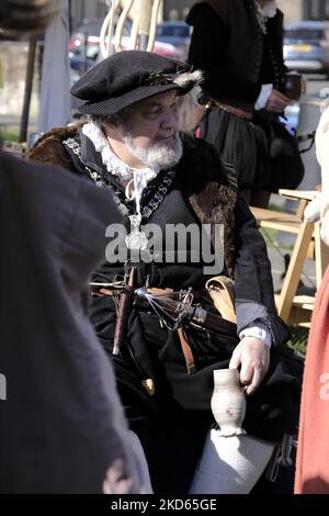 Re-Enactors e pubblico godere del sole a Hawick Sabato 26 Marzo 2022 al 17th Hawick Reivers Festival, tornando dopo un intervallo di 2 anni a causa di covid restrizioni. (Foto di Rob Gray/NurPhoto) Foto Stock