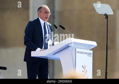 L'ex parlamentare francese Marion Marechal ha tenuto un discorso durante un rally di campagna dell'estrema destra francese Reconnete! Presidente del partito e candidato alla presidenza Eric Zemmour sulla piazza del Trocadero a Parigi il 27 marzo 2022. Gli elettori francesi si dirigano ai sondaggi nell'aprile 2022 per le elezioni presidenziali. (Foto di Michel Stoupak/NurPhoto) Foto Stock