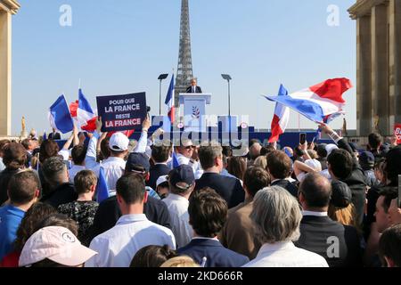 L'ex parlamentare francese Marion Marechal ha tenuto un discorso durante un rally di campagna dell'estrema destra francese Reconnete! Presidente del partito e candidato alla presidenza Eric Zemmour sulla piazza del Trocadero a Parigi il 27 marzo 2022. Gli elettori francesi si dirigano ai sondaggi nell'aprile 2022 per le elezioni presidenziali. (Foto di Michel Stoupak/NurPhoto) Foto Stock