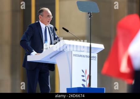 L'ex parlamentare francese Marion Marechal ha tenuto un discorso durante un rally di campagna dell'estrema destra francese Reconnete! Presidente del partito e candidato alla presidenza Eric Zemmour sulla piazza del Trocadero a Parigi il 27 marzo 2022. Gli elettori francesi si dirigano ai sondaggi nell'aprile 2022 per le elezioni presidenziali. (Foto di Michel Stoupak/NurPhoto) Foto Stock